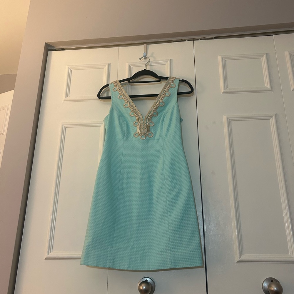 Lilly Pulitzer Bentley v neck dress